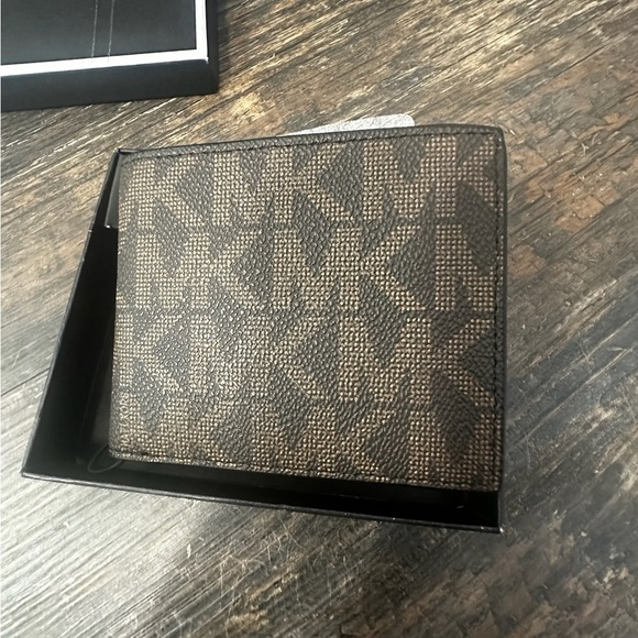 Michael Kors Men’s Jet Set Brown Black Wallet Classic Monogram Design - Picture 1 of 11